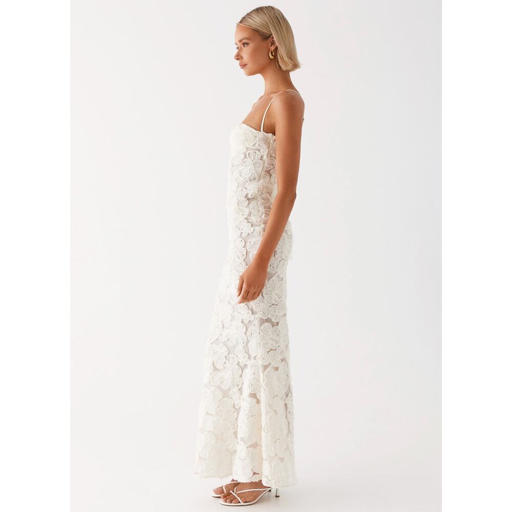 Peppermayo That Girl Maxi Dress 3D Florals Sweetheart Neckline Bridal Preppy - Picture 2 of 14